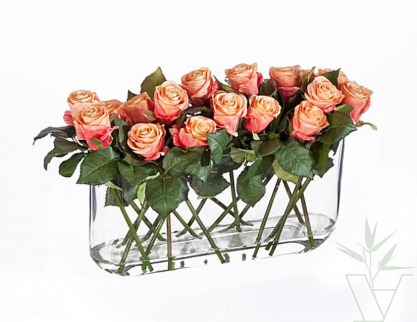 Розы из шелка в стеклянной вазе розово-персиковые
